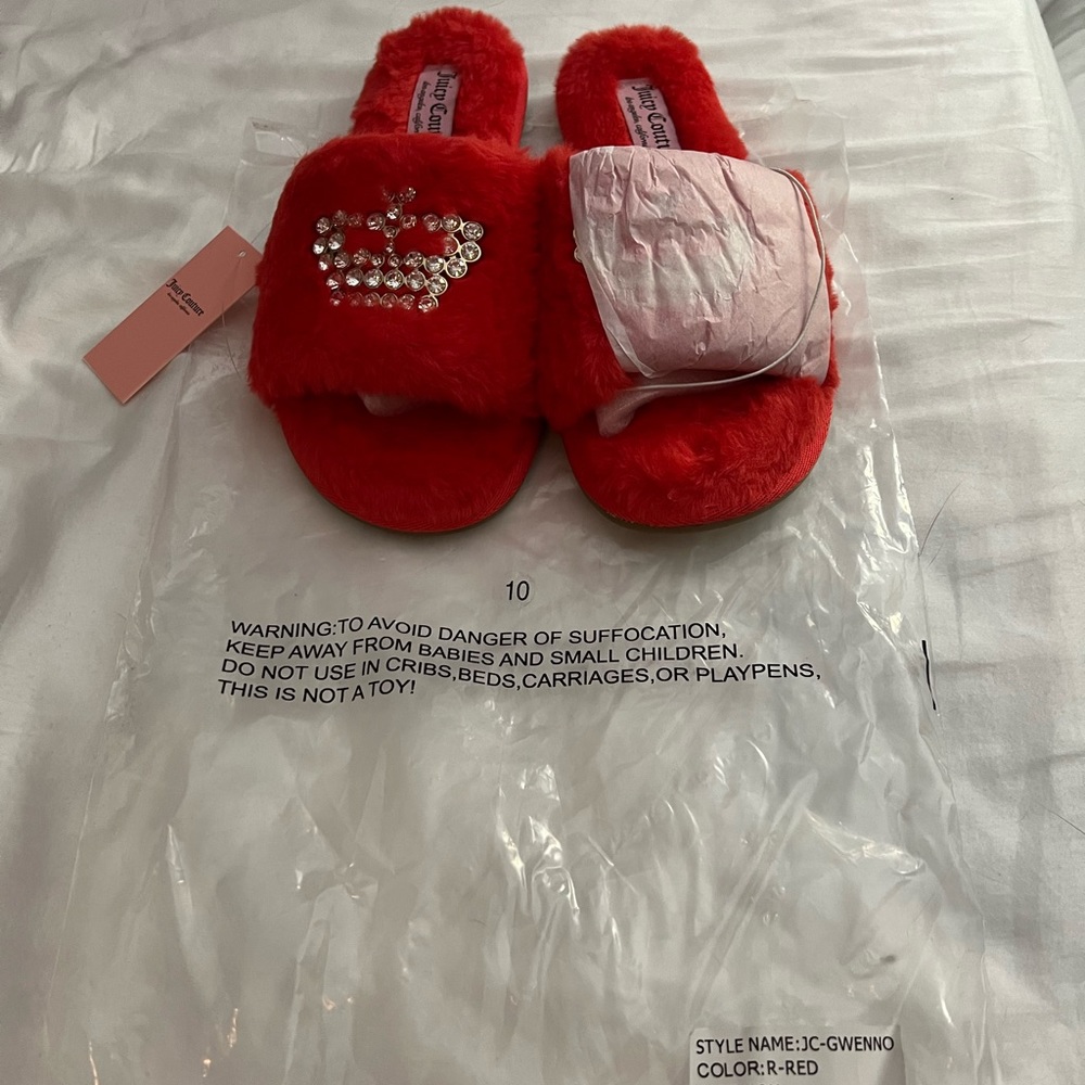 NWT Red fuzzy Juicy Couture slippers size women’s US 10